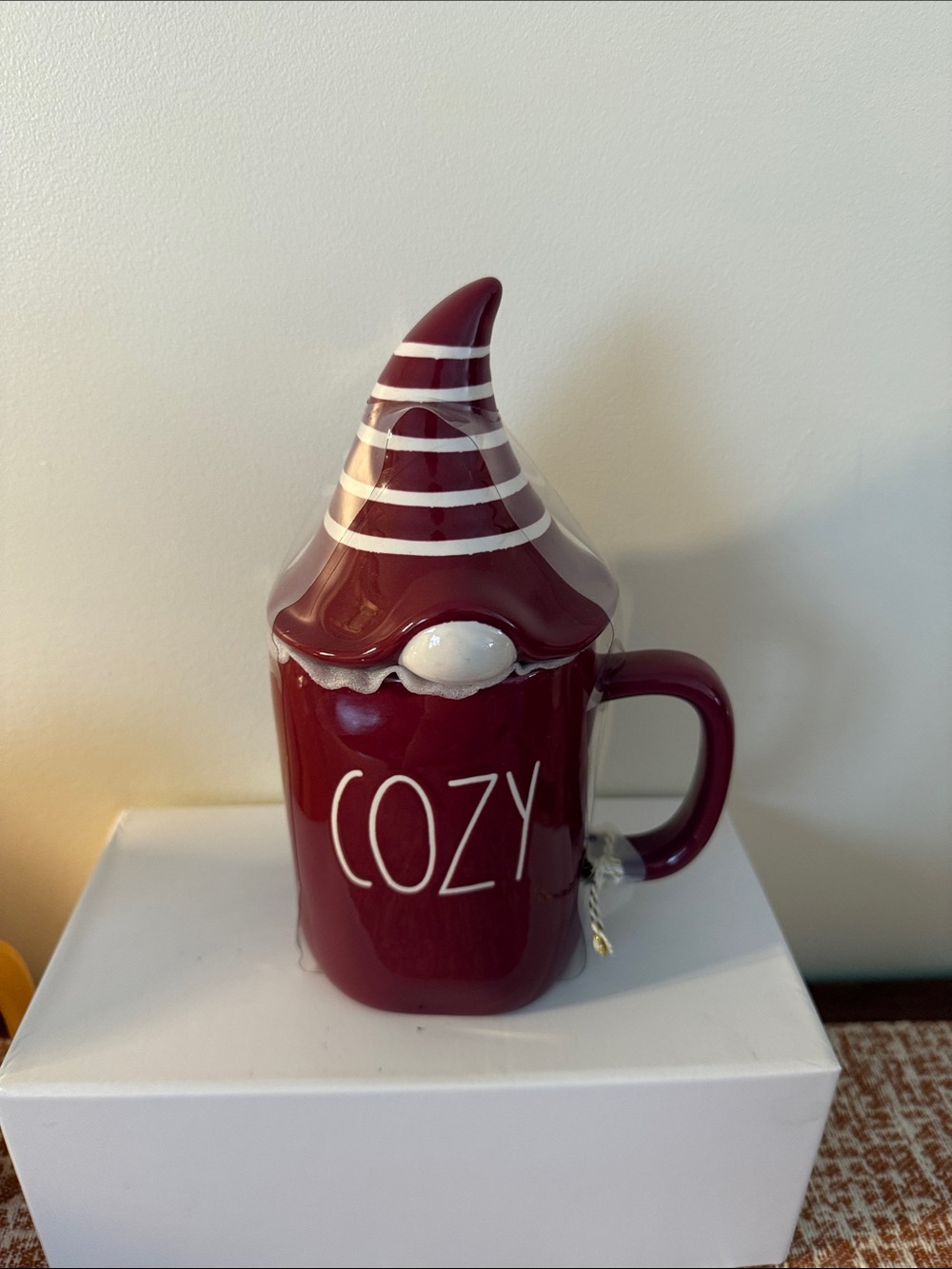 Cozy Ceramic Gnome Mug with Lid - Burgundy